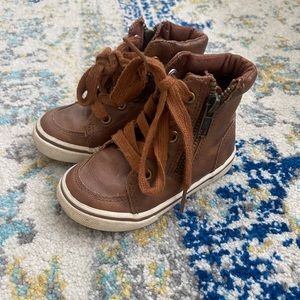 Gently Used Cat & Jack brown leather shoes Sz 6